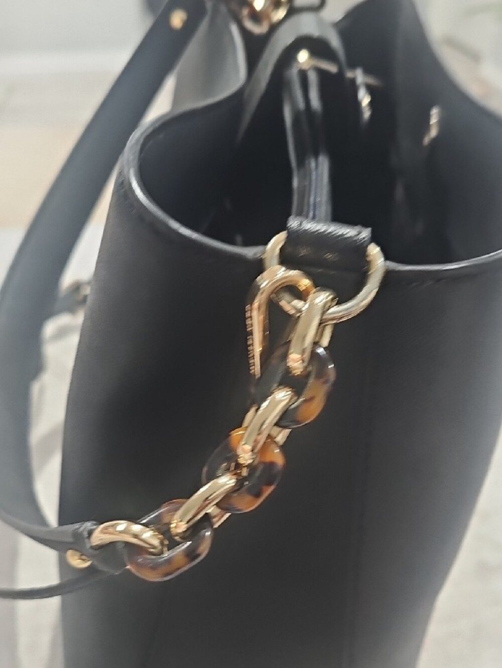 Michael Kors Black Leather Shoulder Bag with Gold Chain Detail - Picture 8 of 10